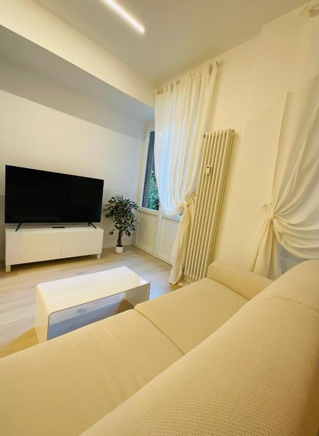 Apartment Suite - Charlize - In The Heart Of Милан Экстерьер фото